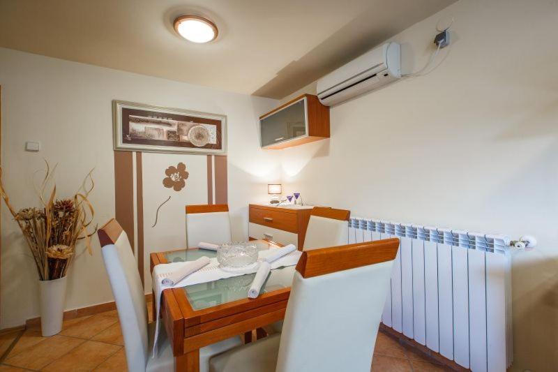Apartmani Gilda Върсар Екстериор снимка